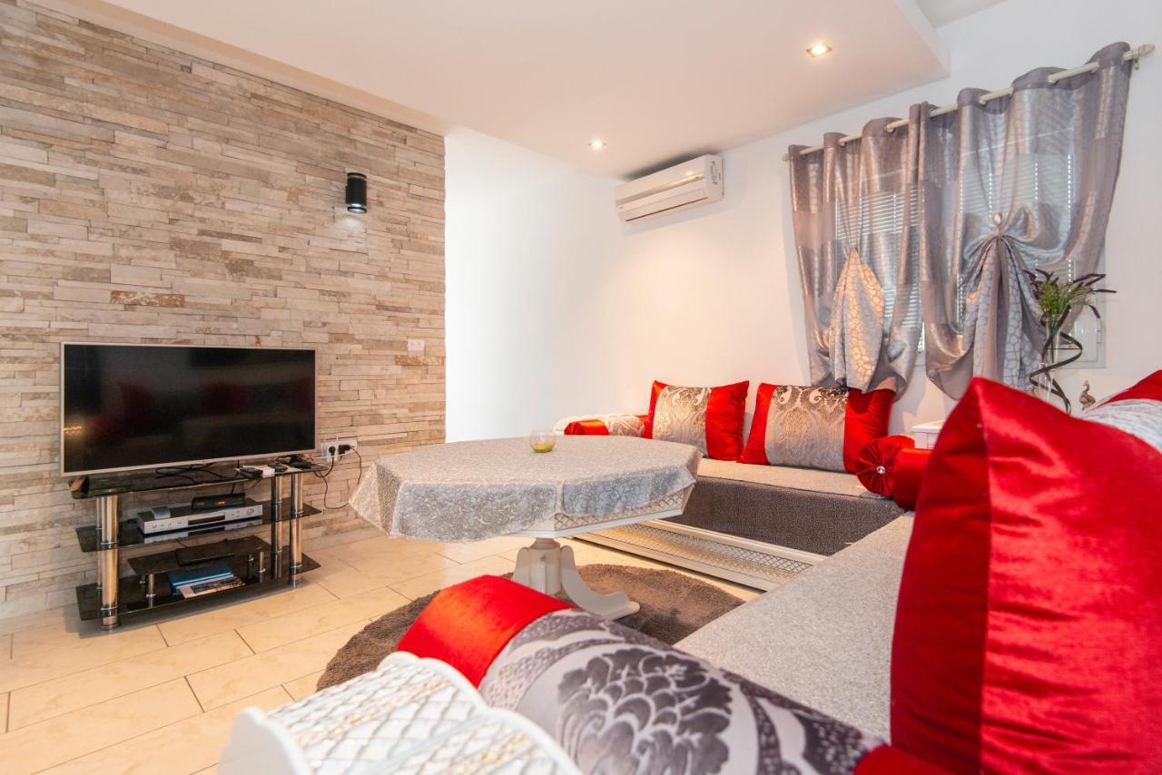 Sea Star Apartment Tivat Exterior photo