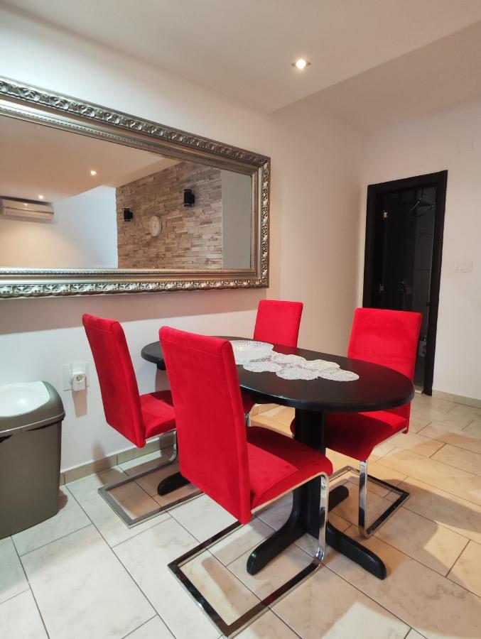 Sea Star Apartment Tivat Exterior photo