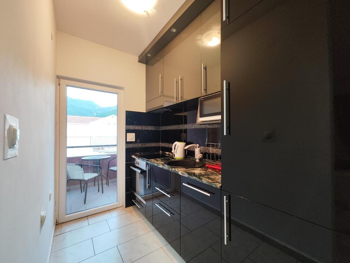 Sea Star Apartment Tivat Exterior photo