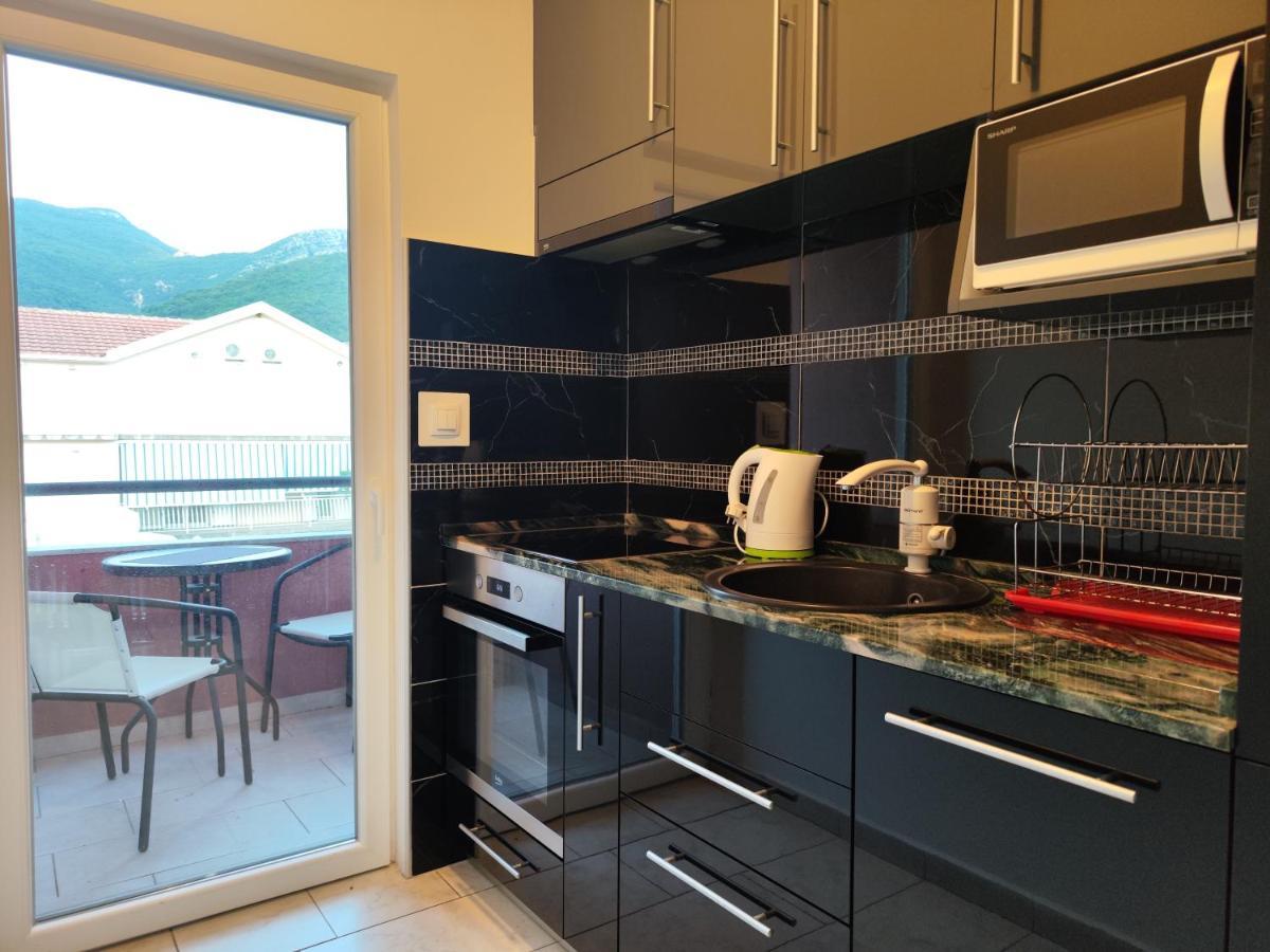 Sea Star Apartment Tivat Exterior photo